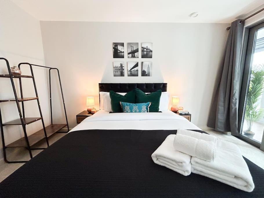 Apartament Stylish Urban Sanctuary With Parking Londyn Zewnętrze zdjęcie