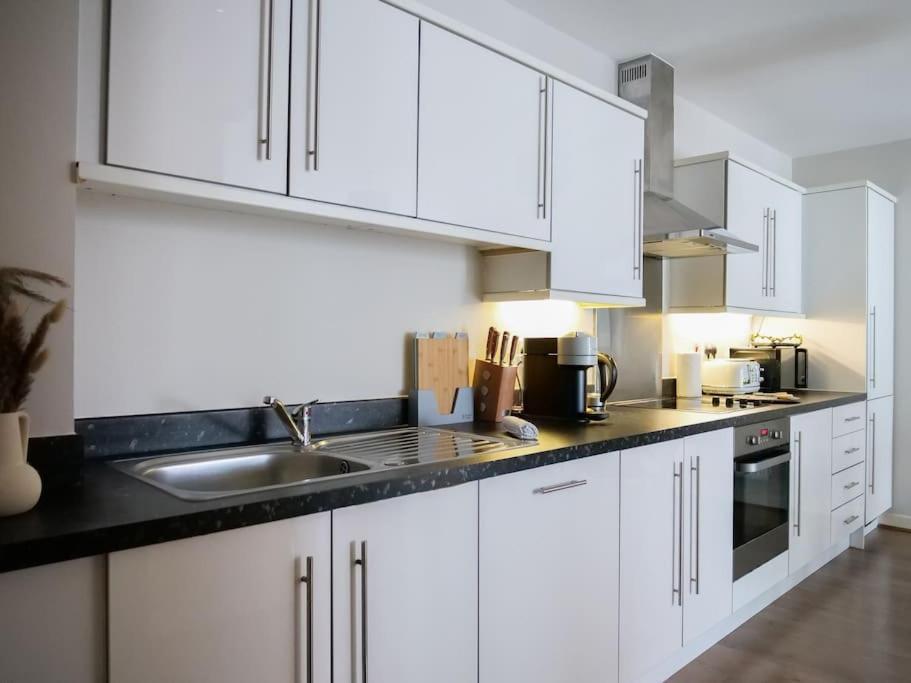 Apartament Stylish Urban Sanctuary With Parking Londyn Zewnętrze zdjęcie