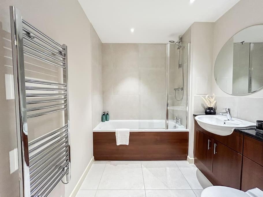 Apartament Stylish Urban Sanctuary With Parking Londyn Zewnętrze zdjęcie